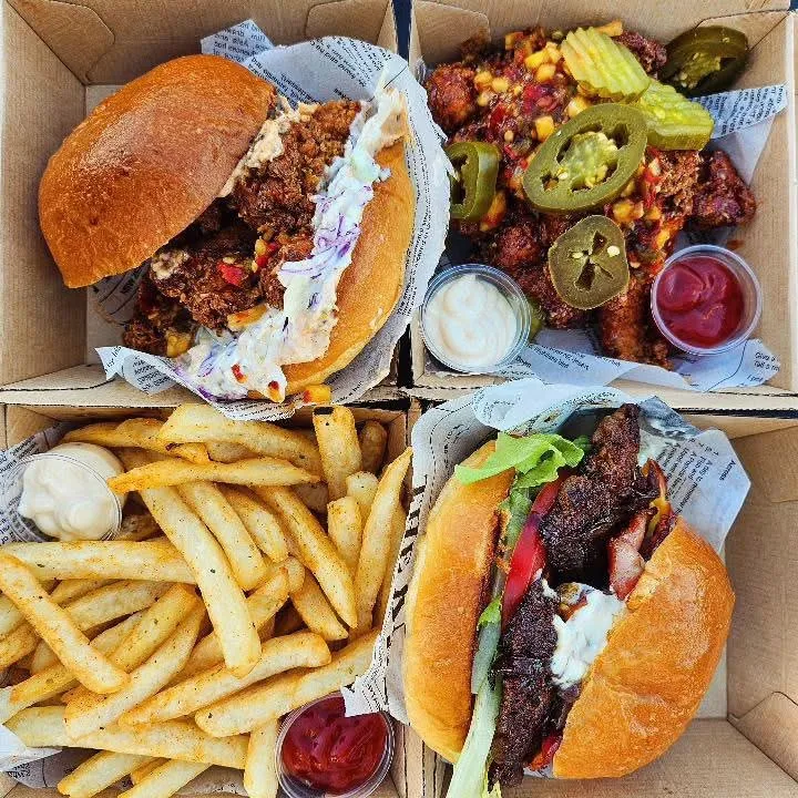 Burger It burgers, fried chicken and seasoned fries