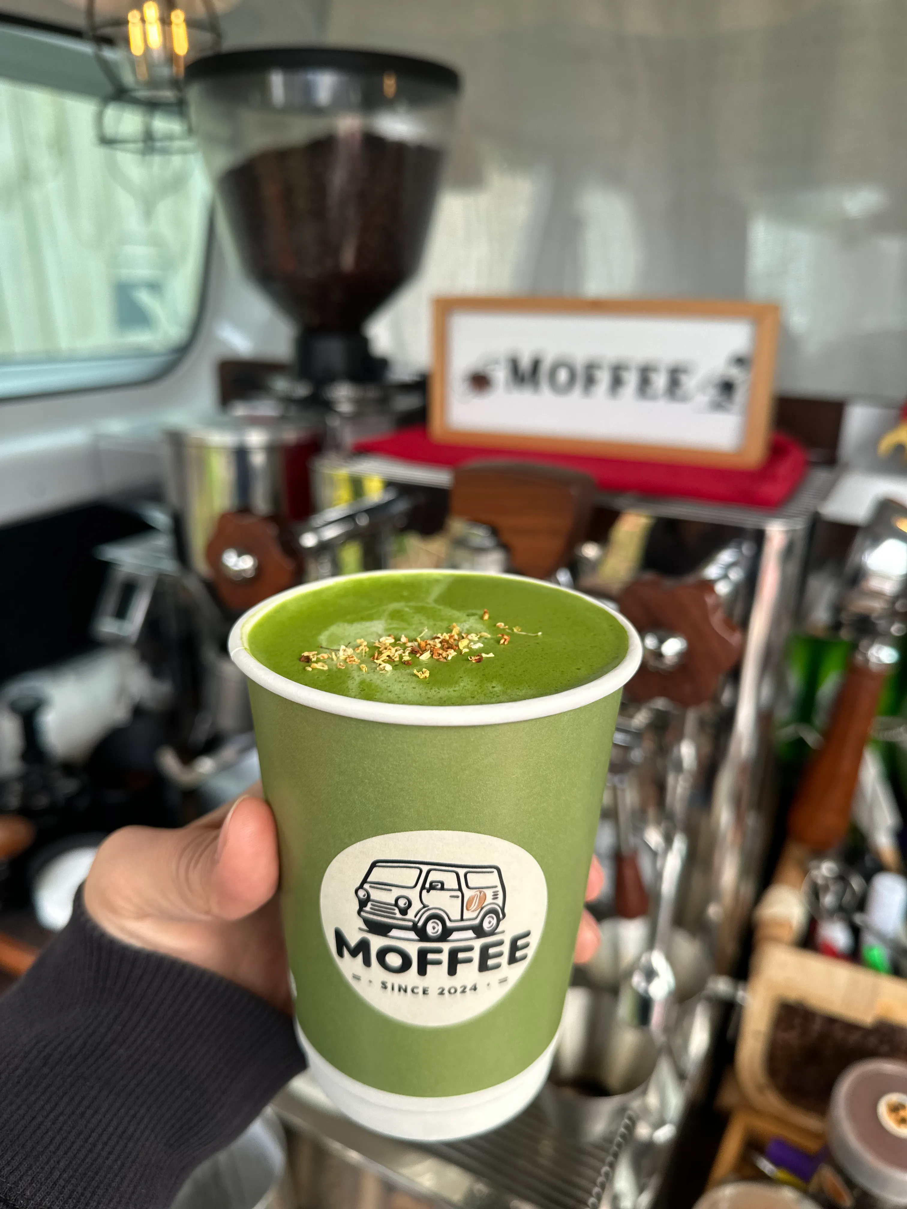 Japanese matcha drink served by Moffee